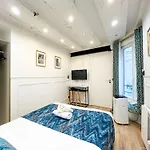 Urbanflat 93 - Lovely Nazareth 2 Bedroom * Parigi