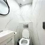 Urbanflat 93 - Lovely Nazareth 2 Bedroom Parigi